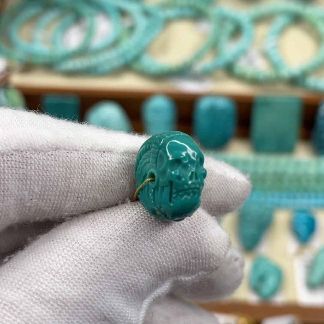 绿松石未镶嵌颈饰