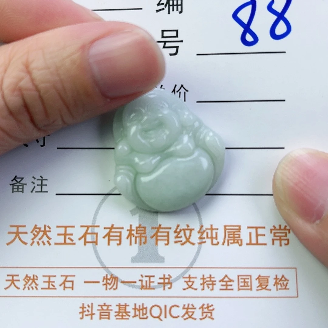 翡翠颈饰未镶嵌佛公