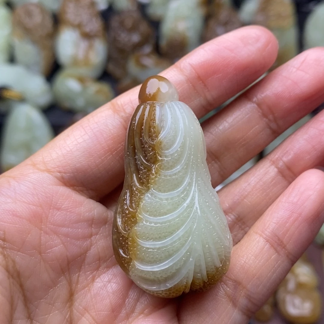 颈饰未镶嵌和田玉（糖玉）