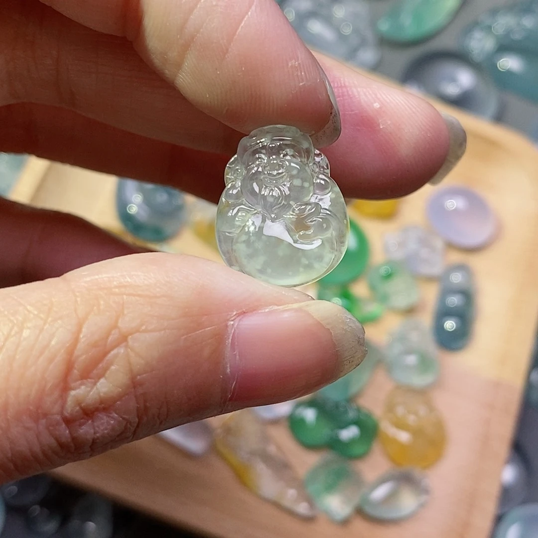 翡翠颈饰未镶嵌翡翠