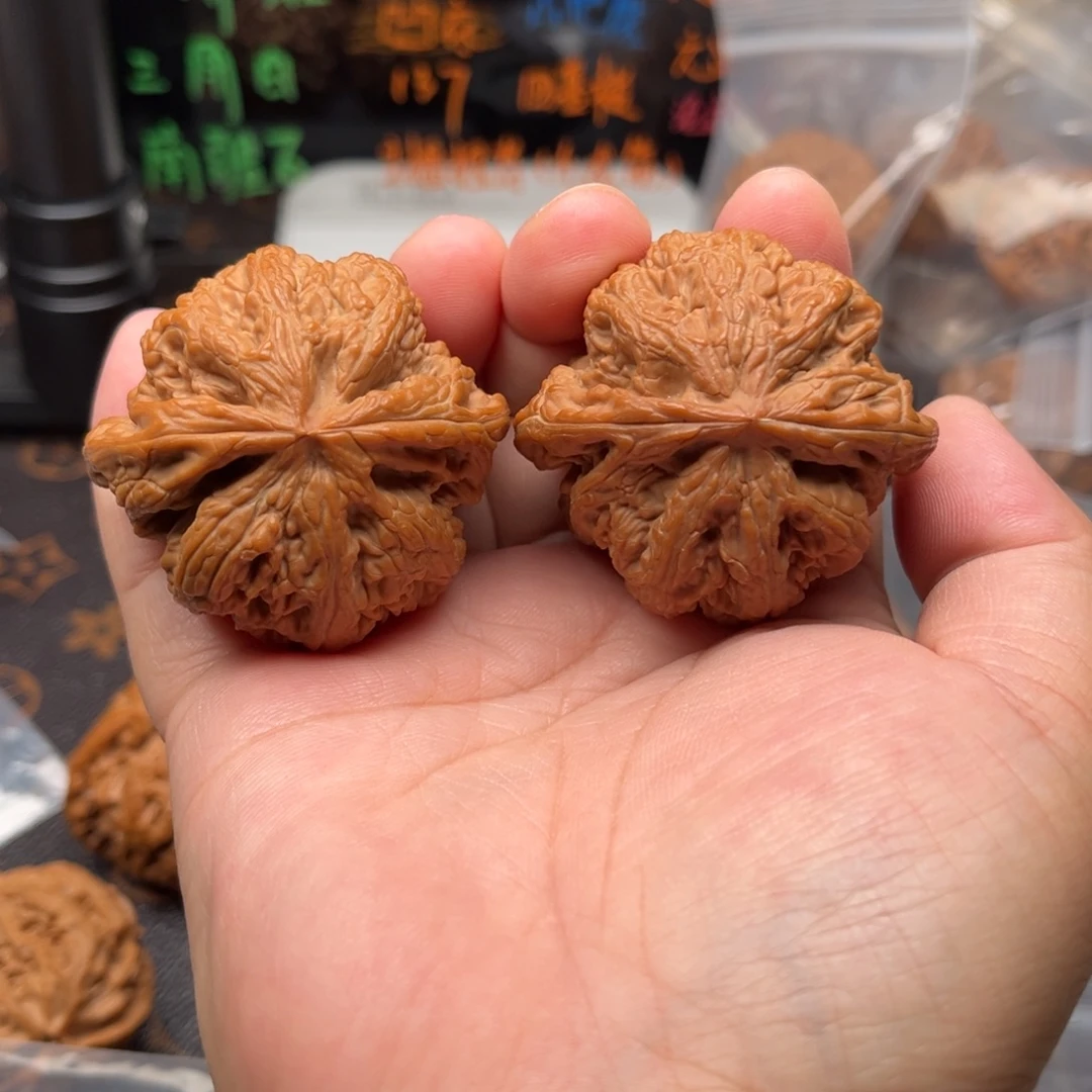 文玩核桃吊坠粗筋