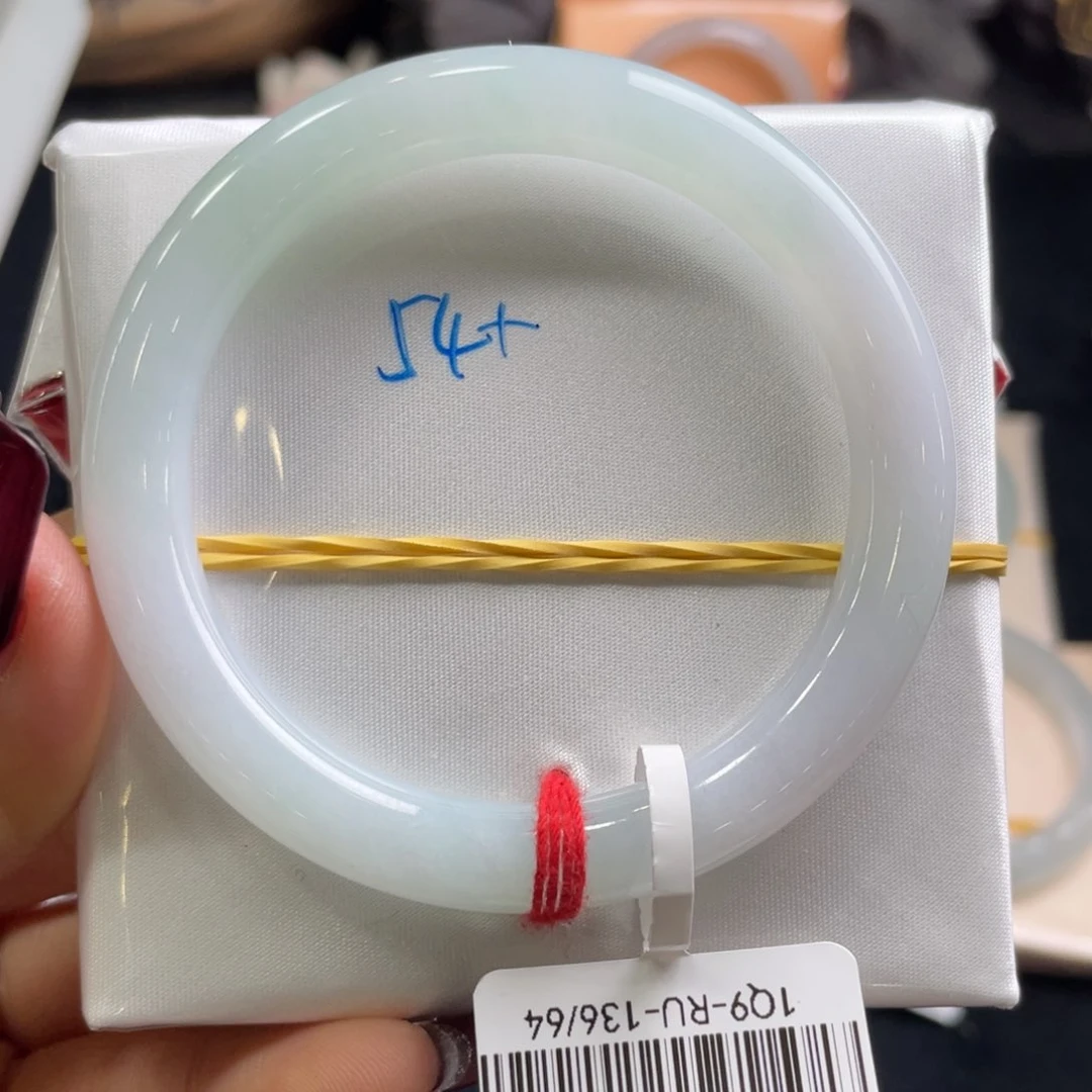 翡翠手镯未镶嵌翡翠手镯