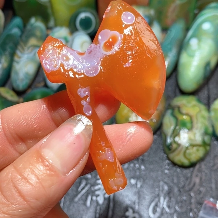 石英质玉颈饰未镶嵌锦*