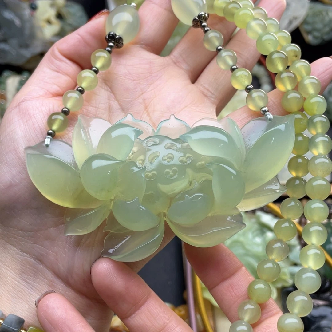 蛇纹石玉颈饰未镶嵌