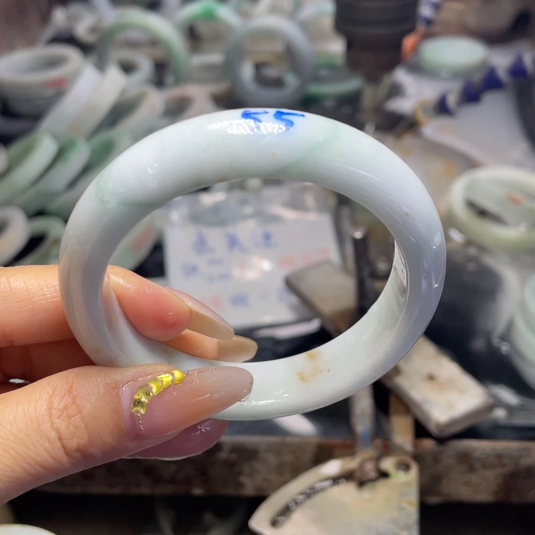 未镶嵌手镯翡翠多样性