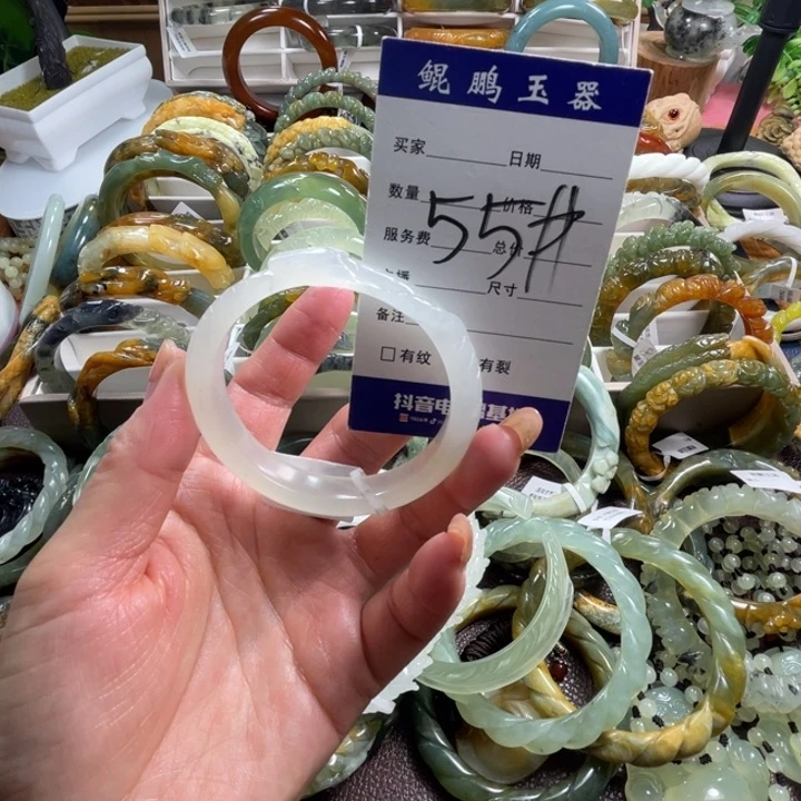 未镶嵌蛇纹石玉颈饰
