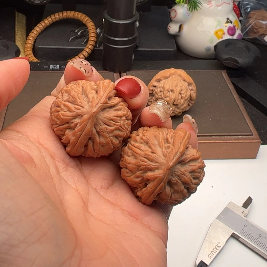 文玩核桃吊坠滢莲花35