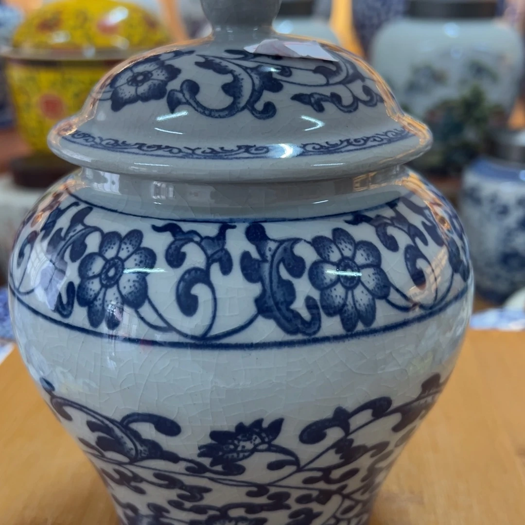 家用陶瓷茶叶罐。