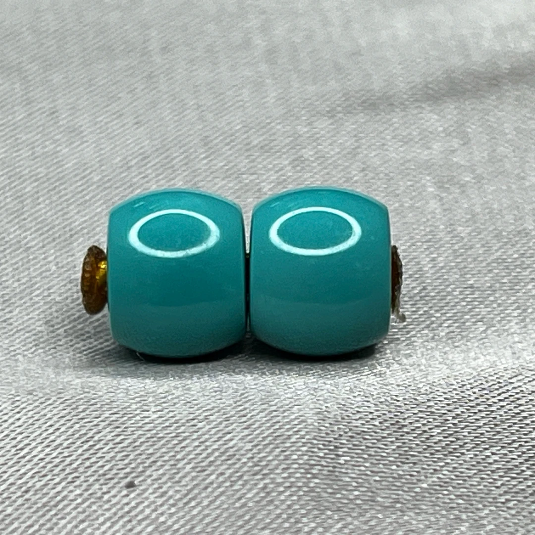 高品质绿松石直切对珠，尺寸7.7x6.4mm重1.35克