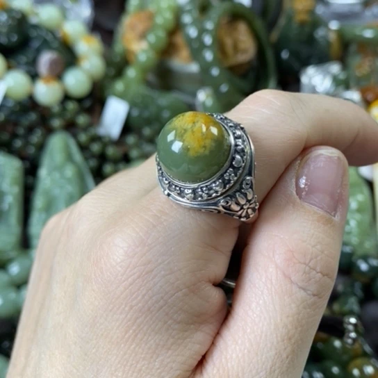 透闪石质玉戒指银S925镶嵌风****.