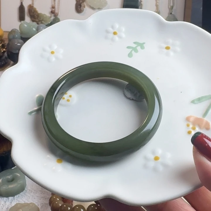 和田玉未镶嵌颈饰52圈小圈 大漏