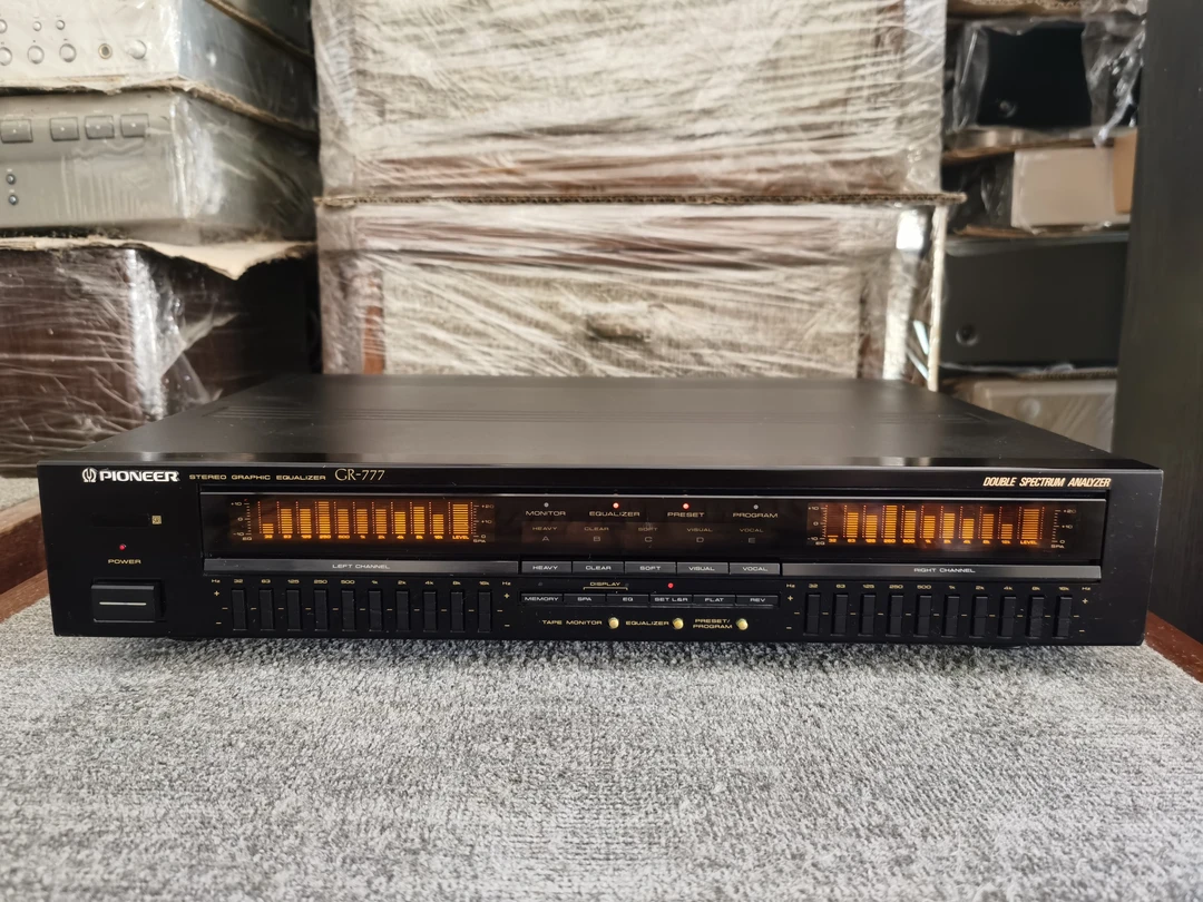 先锋均衡器777，屏幕有瑕疵，使用220伏，不包邮