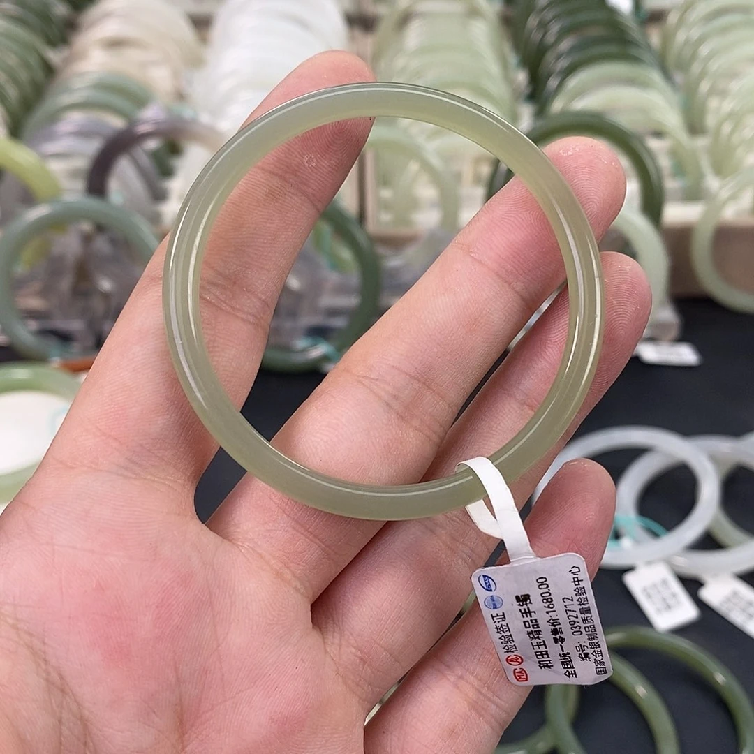 和田玉和田玉手镯未镶嵌5051