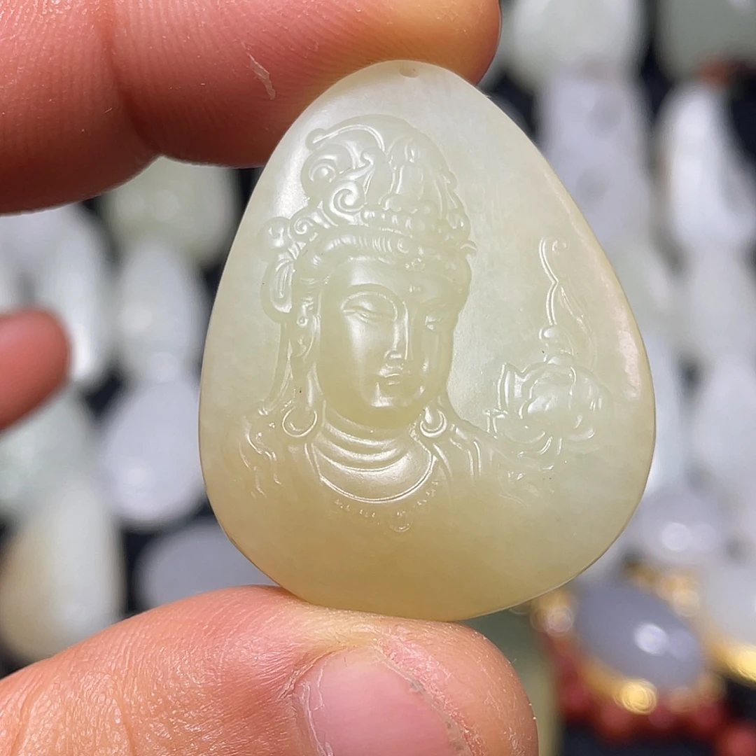 和田玉未镶嵌颈饰吊坠