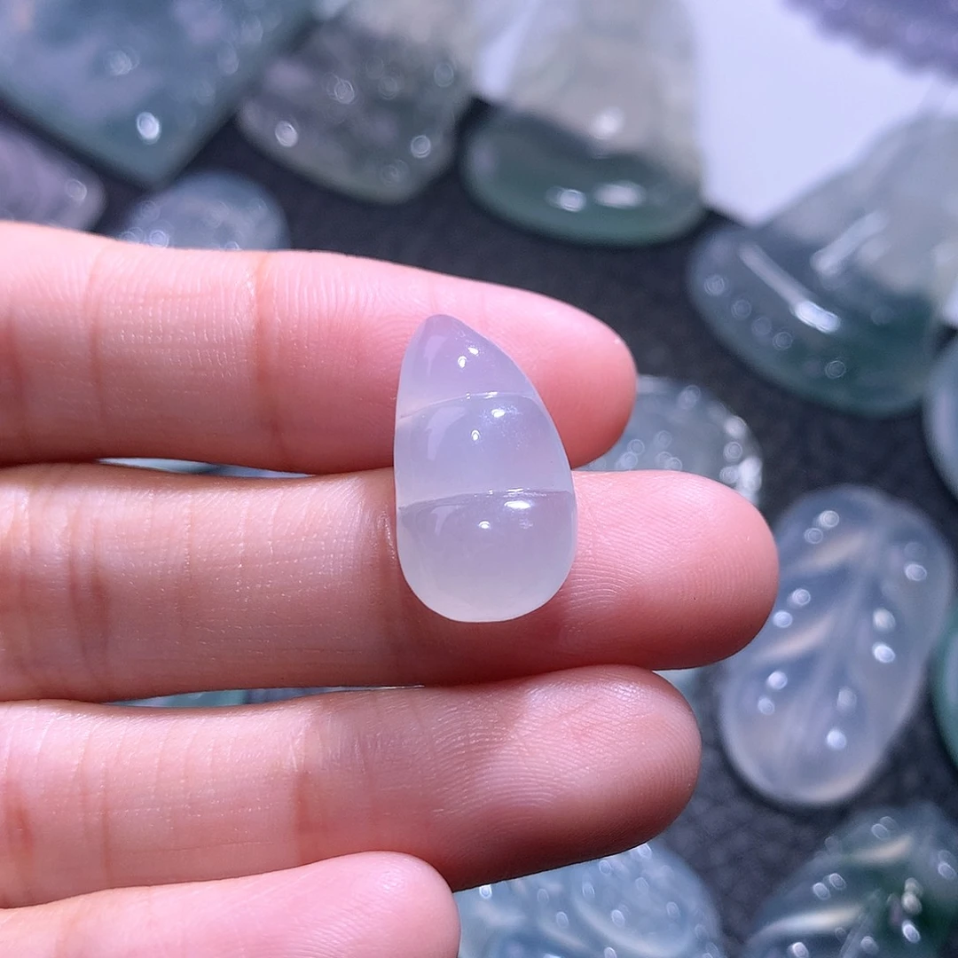 【闪购商品】翡翠未镶嵌颈饰豆