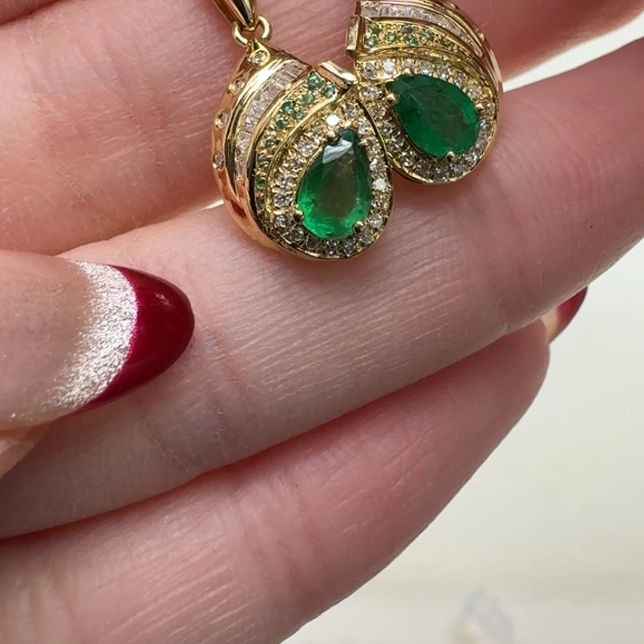 祖母绿耳饰18K金镶嵌