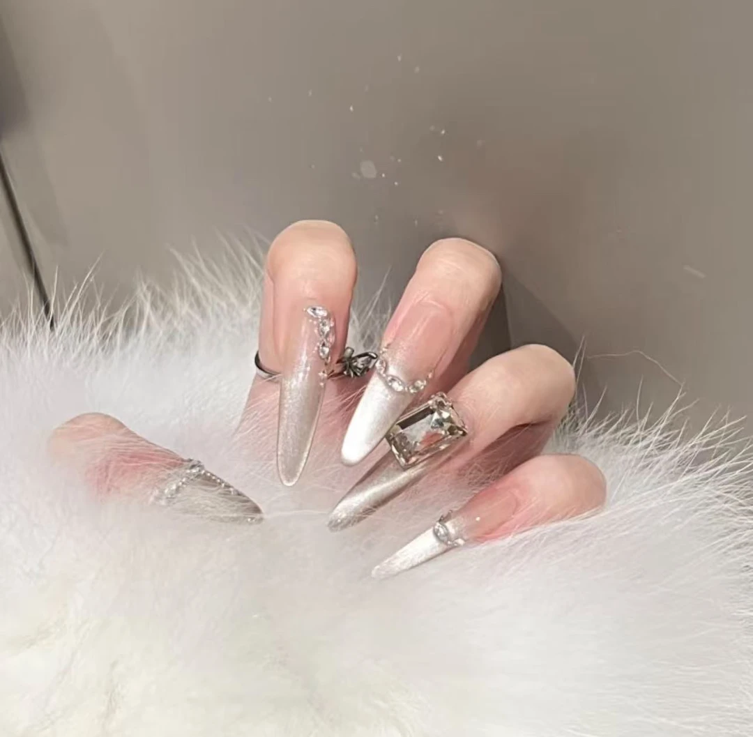 【主人】手工渐变纯欲气质冰透爆闪裸色镶钻穿戴甲