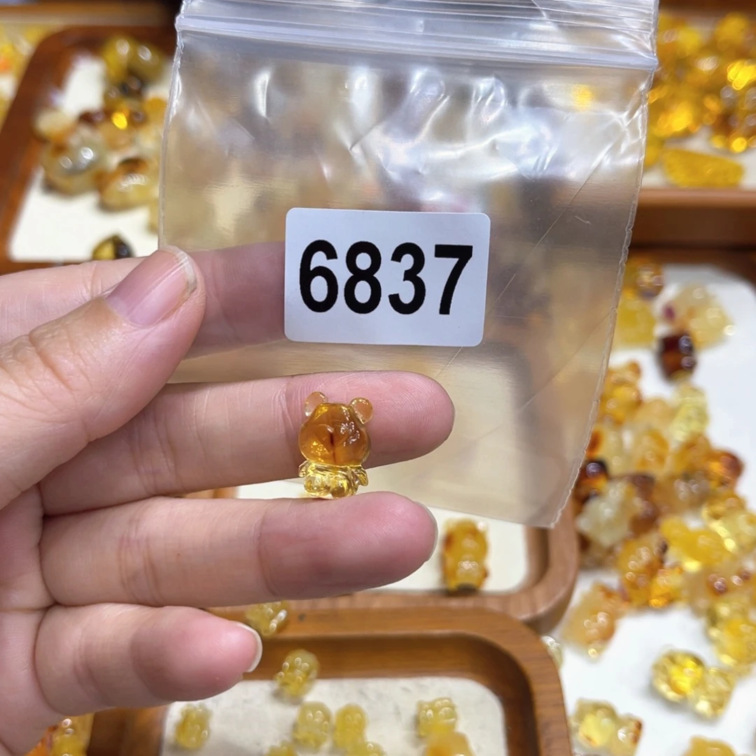 未镶嵌琥珀珠宝奇石
