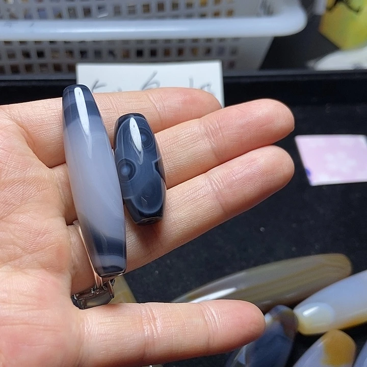 R***n玛瑙/玉髓未镶嵌颈饰