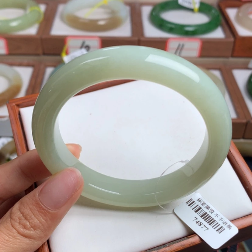 【闪购商品】和田玉手镯未镶嵌57
