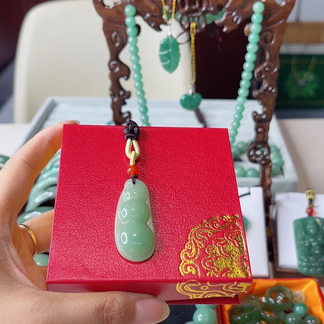 密玉（石英质玉）未镶嵌颈饰《****》