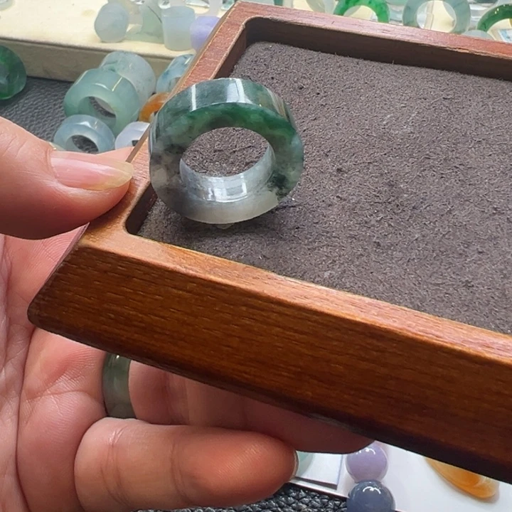 定制翡翠未镶嵌翡翠戒指有包容12-19