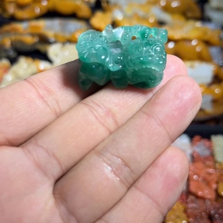 石英质玉（黄龙玉）未镶嵌颈饰
