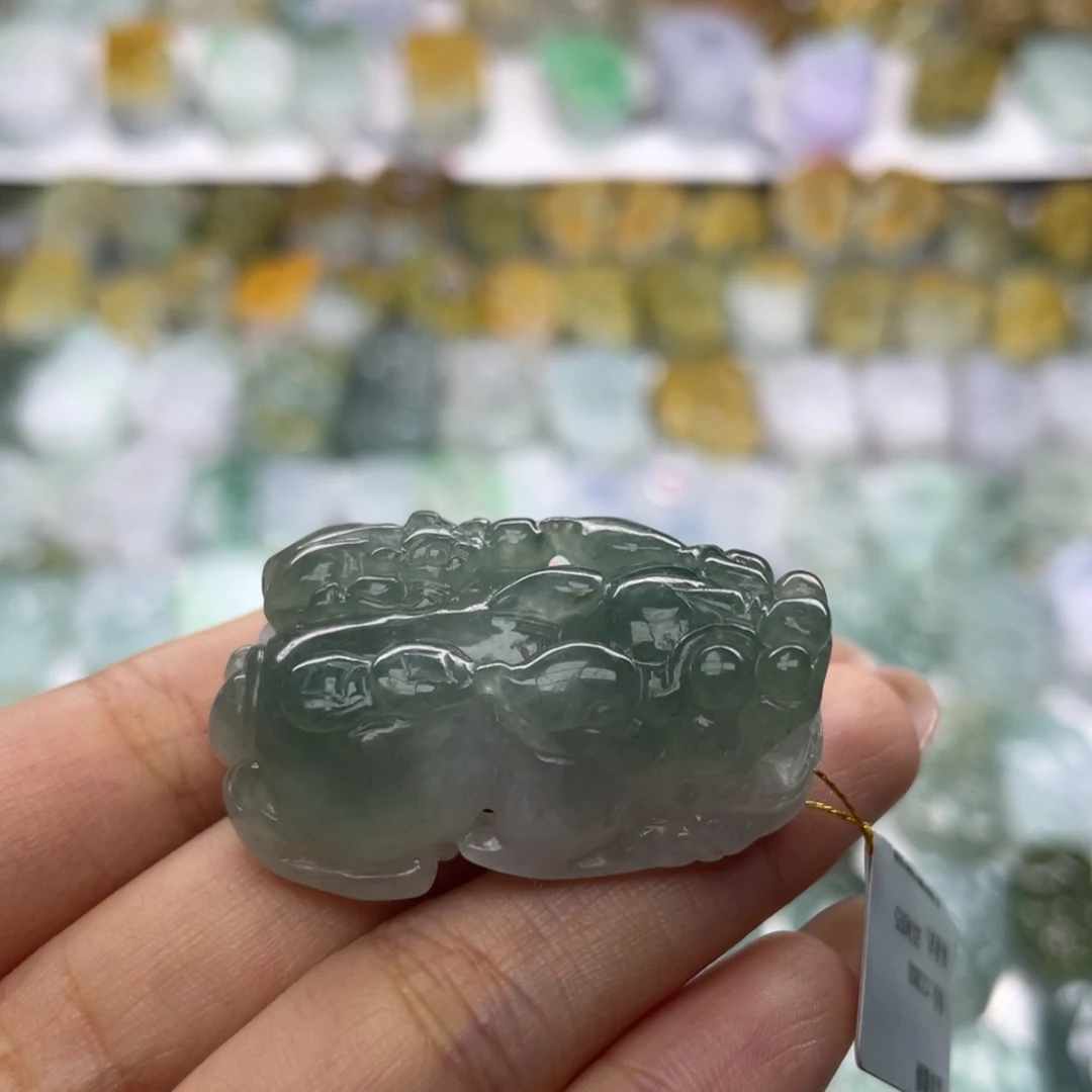 翡翠未镶嵌颈饰貔貅