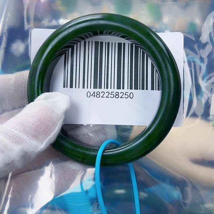 和田玉手镯未镶嵌微瑕57