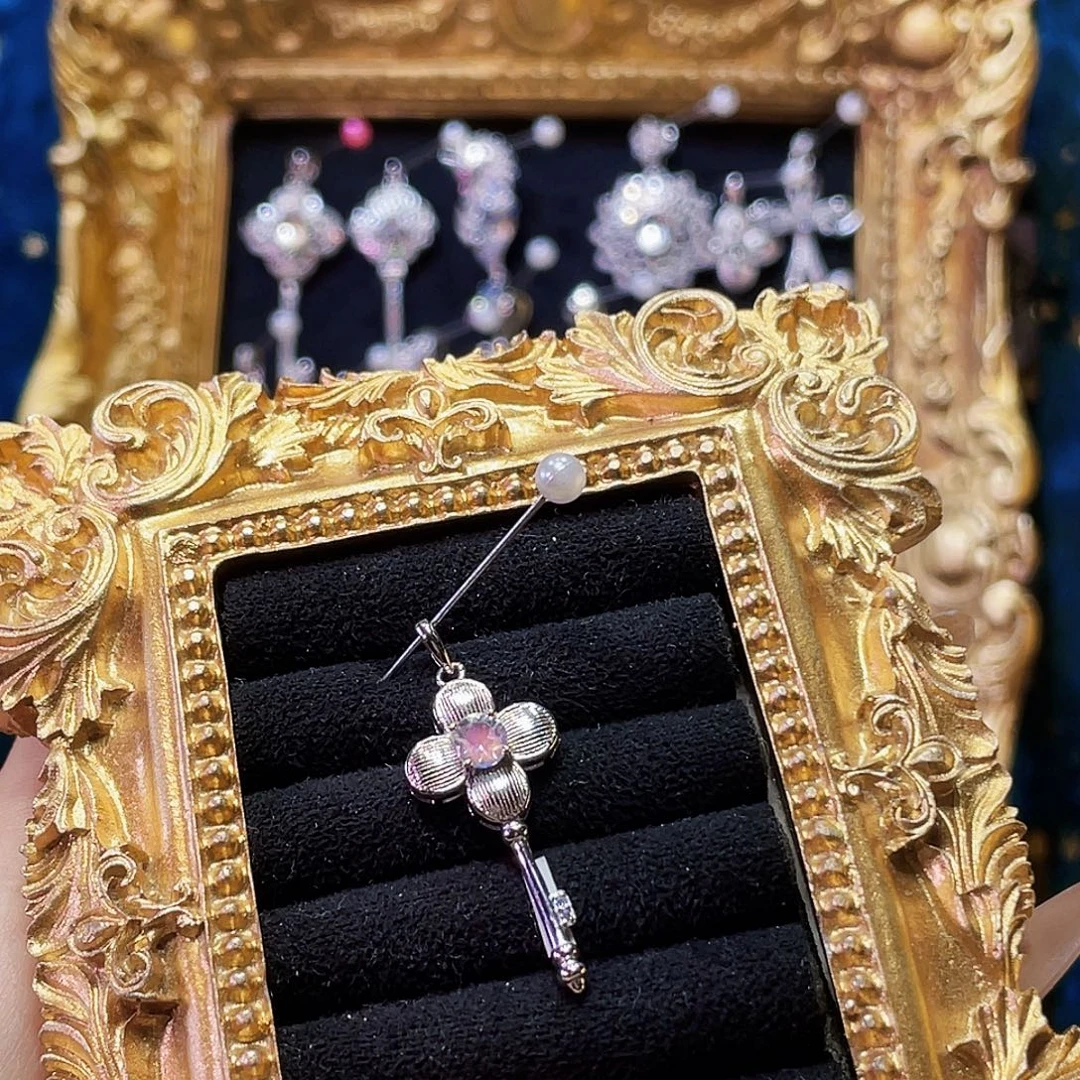 福****925银马岛月光四叶草钥匙吊坠