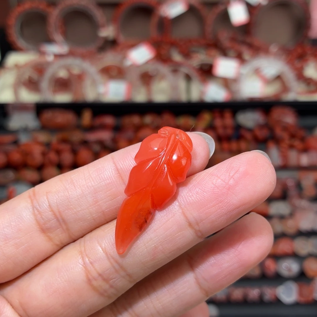 南红玛瑙未镶嵌颈饰叶子吊坠