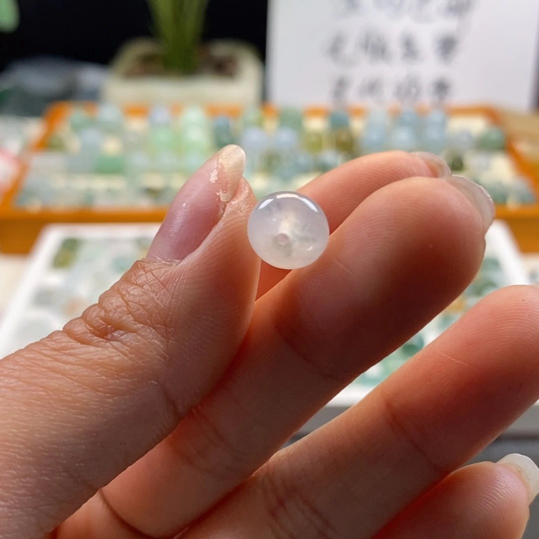 翡翠颈饰未镶嵌天然翡翠飘花9×5.4