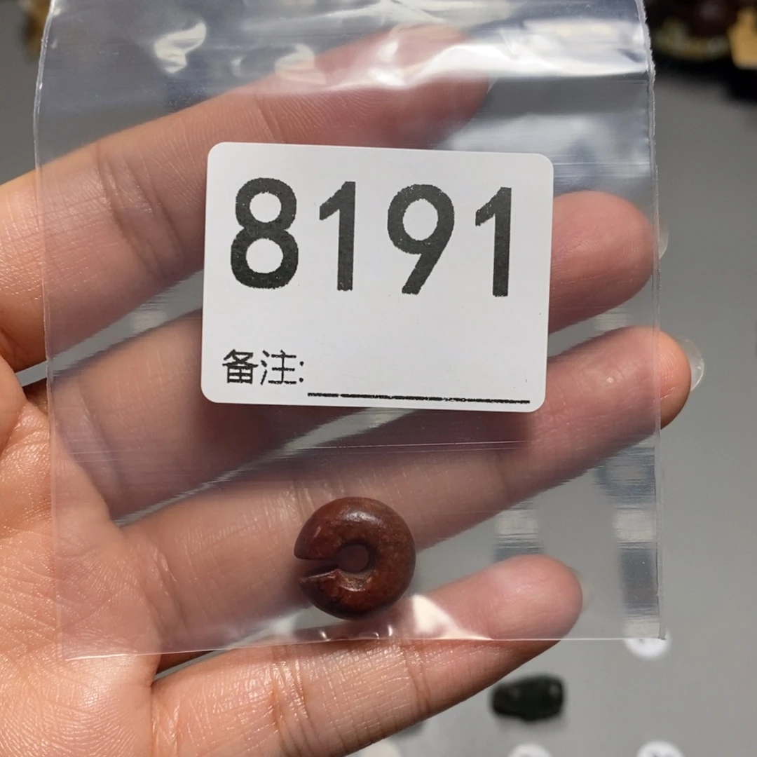 颈饰未镶嵌透闪石质玉玩**事