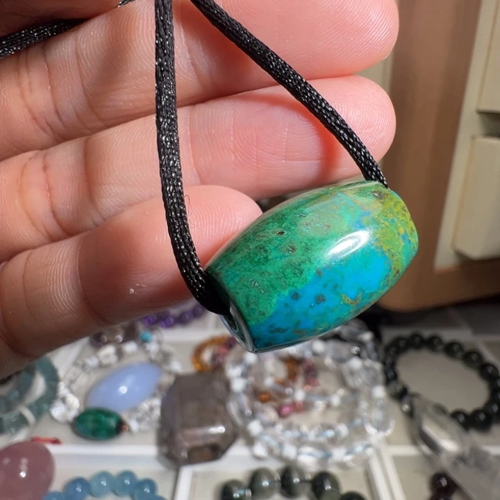 孔雀石未镶嵌颈饰天然硅孔雀石