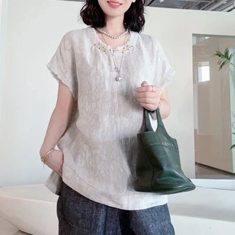 2025年夏季新款提花圆领短袖衬衫女生时尚百搭钉珠设计感显瘦上衣