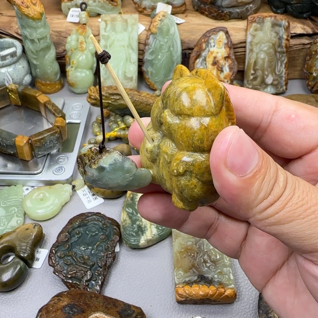 西***塔岫岩河磨玉（透闪石质玉）未镶嵌珠宝奇石