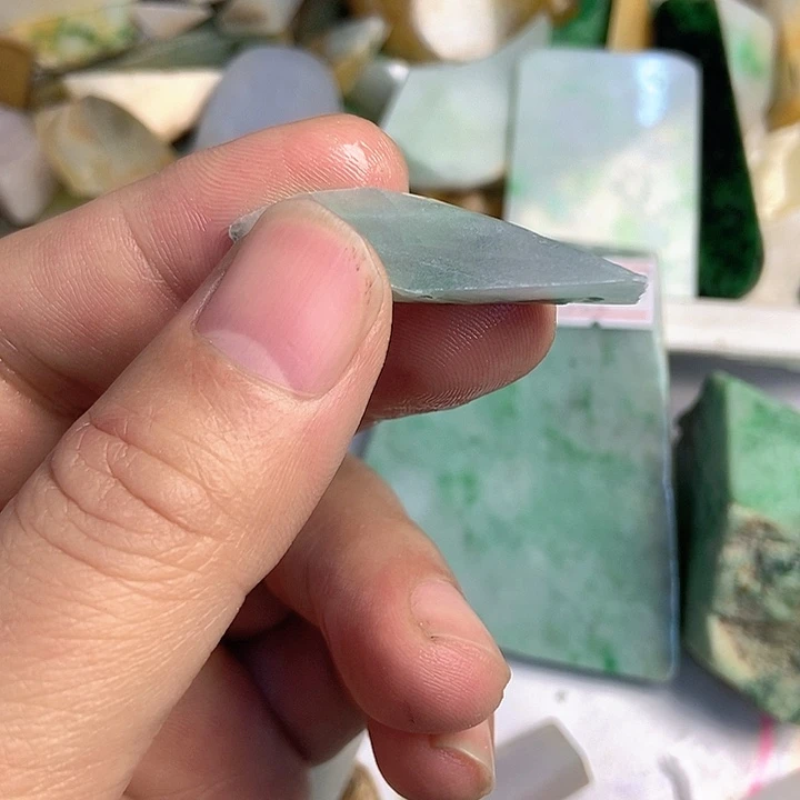 奧***）翡翠散珠天然翡翠A货挂件