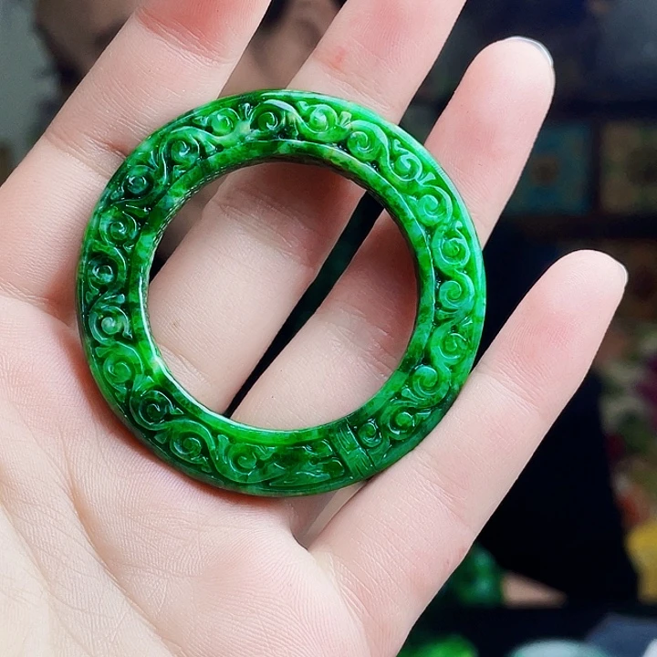 翡翠未镶嵌颈饰多样性