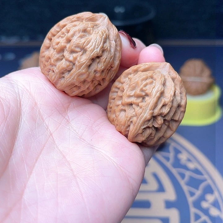 文玩核桃把件35红锦鲤