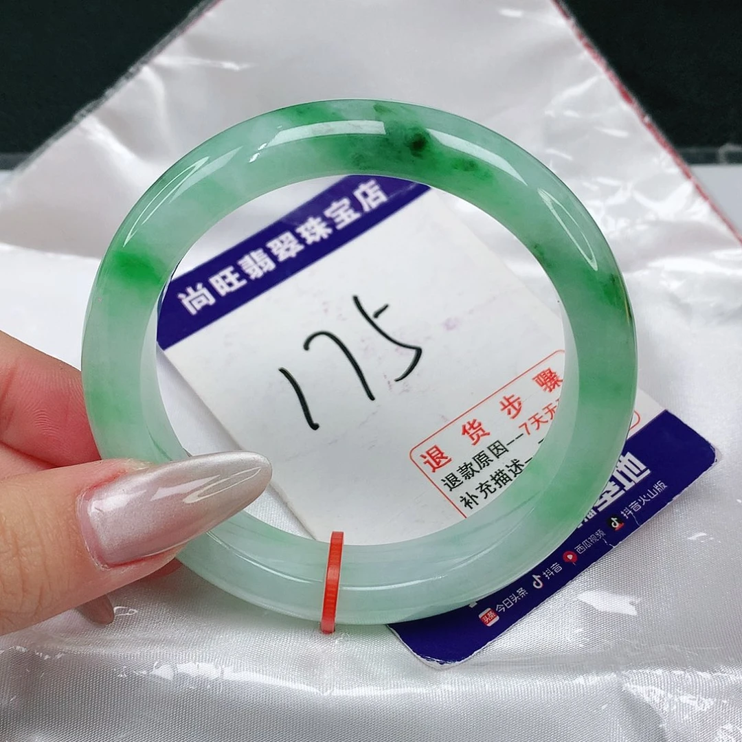 翡翠手镯未镶嵌翡翠12