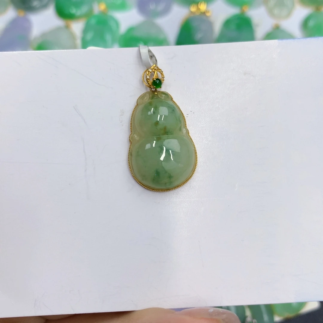 翡翠18K金镶嵌颈饰翡翠