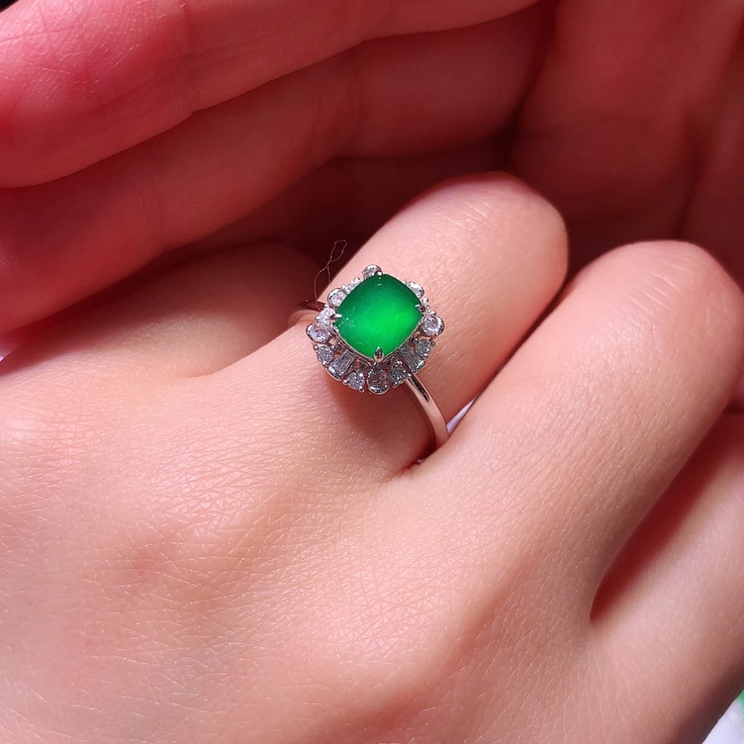 18K金镶嵌戒指翡翠缅甸天然翡翠戒指