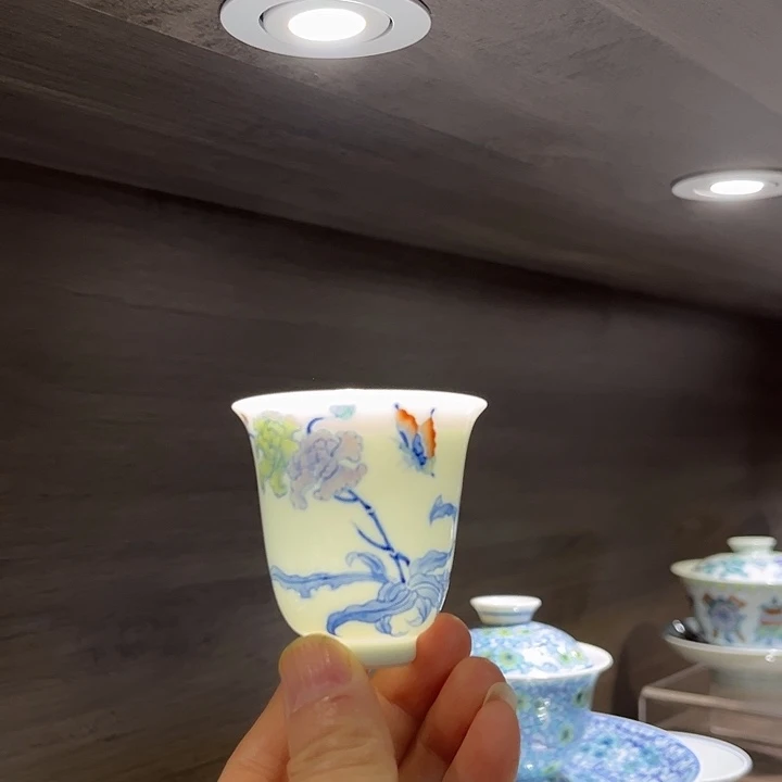 手绘斗彩蝶恋花单杯