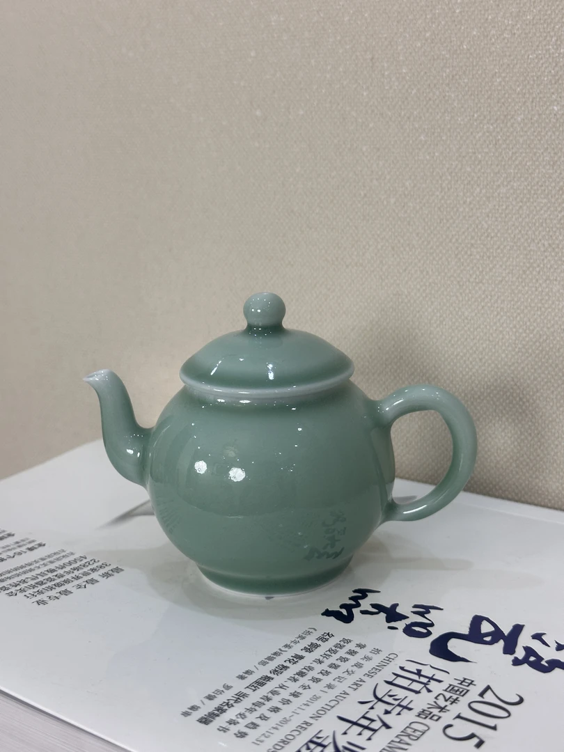 景德镇瓷器老豆青壶