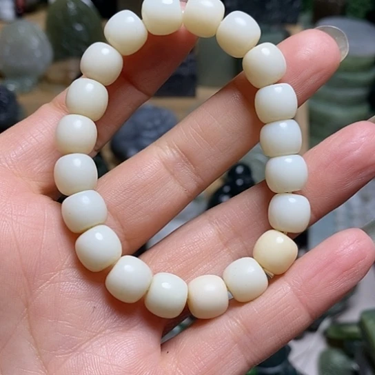 未镶嵌和田玉（糖玉）珠宝半成品