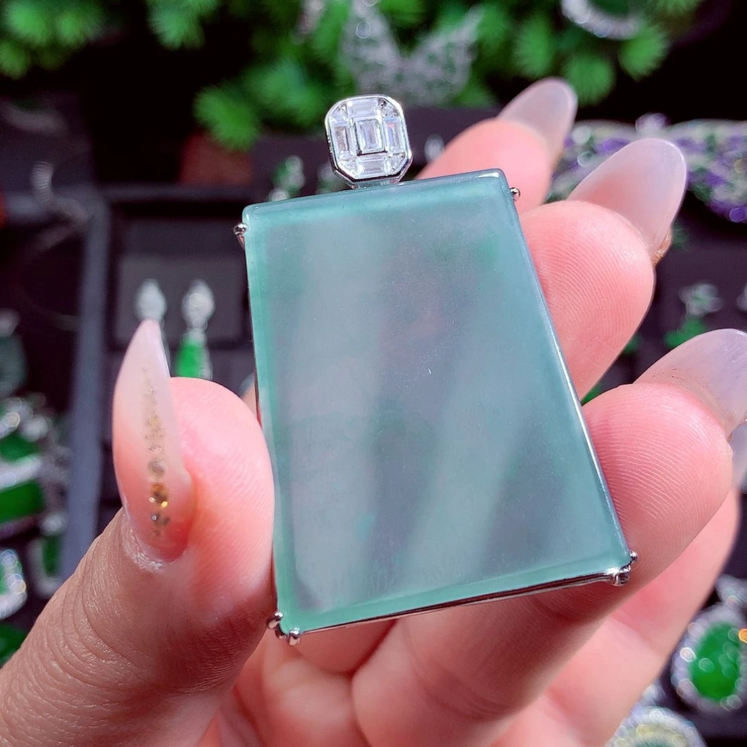 颈饰未镶嵌翡翠天然