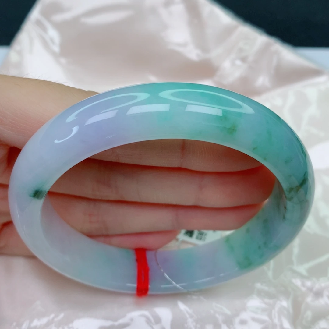 未镶嵌手镯翡翠58正圈，春带彩飘花，完整