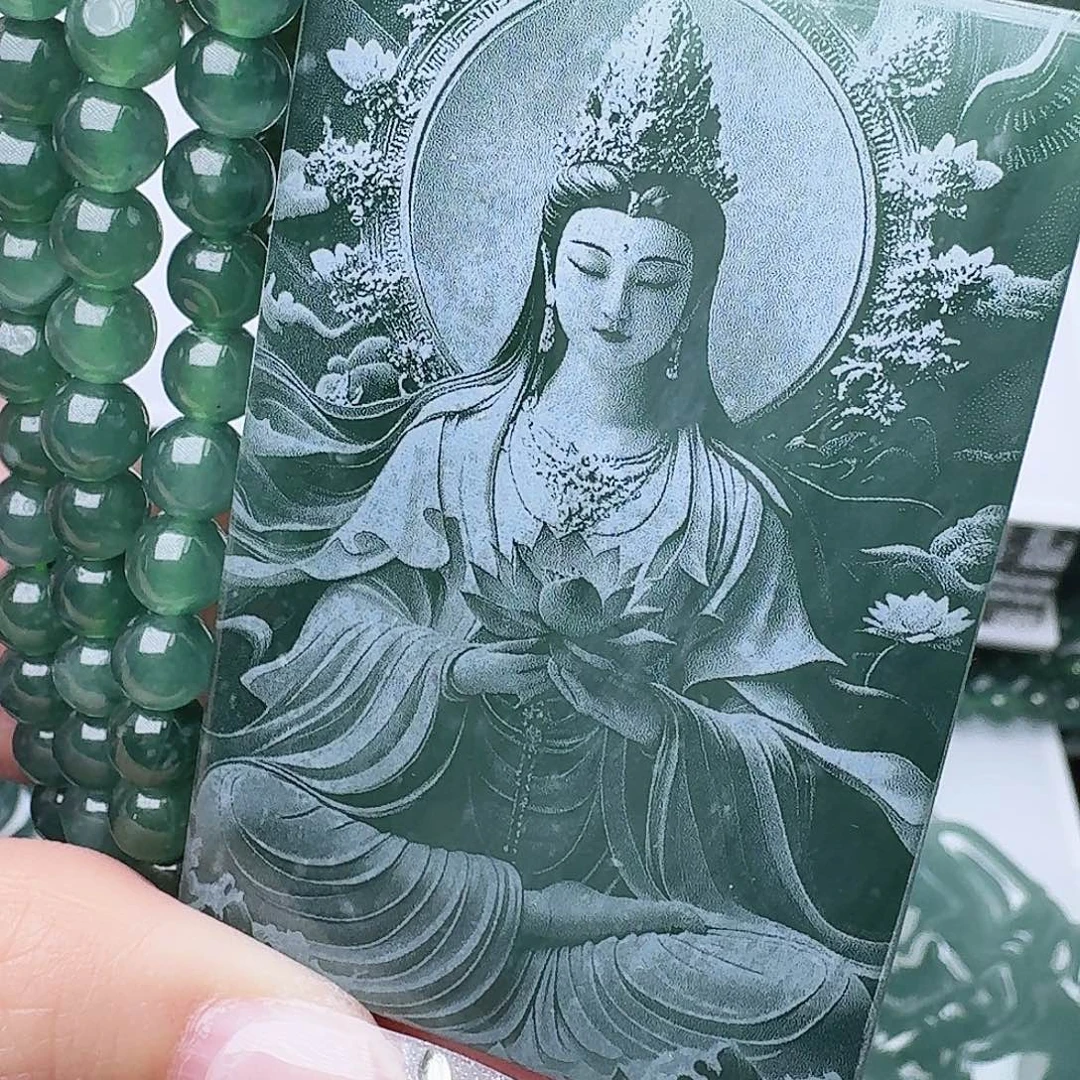 翡翠未镶嵌颈饰多样性发其一