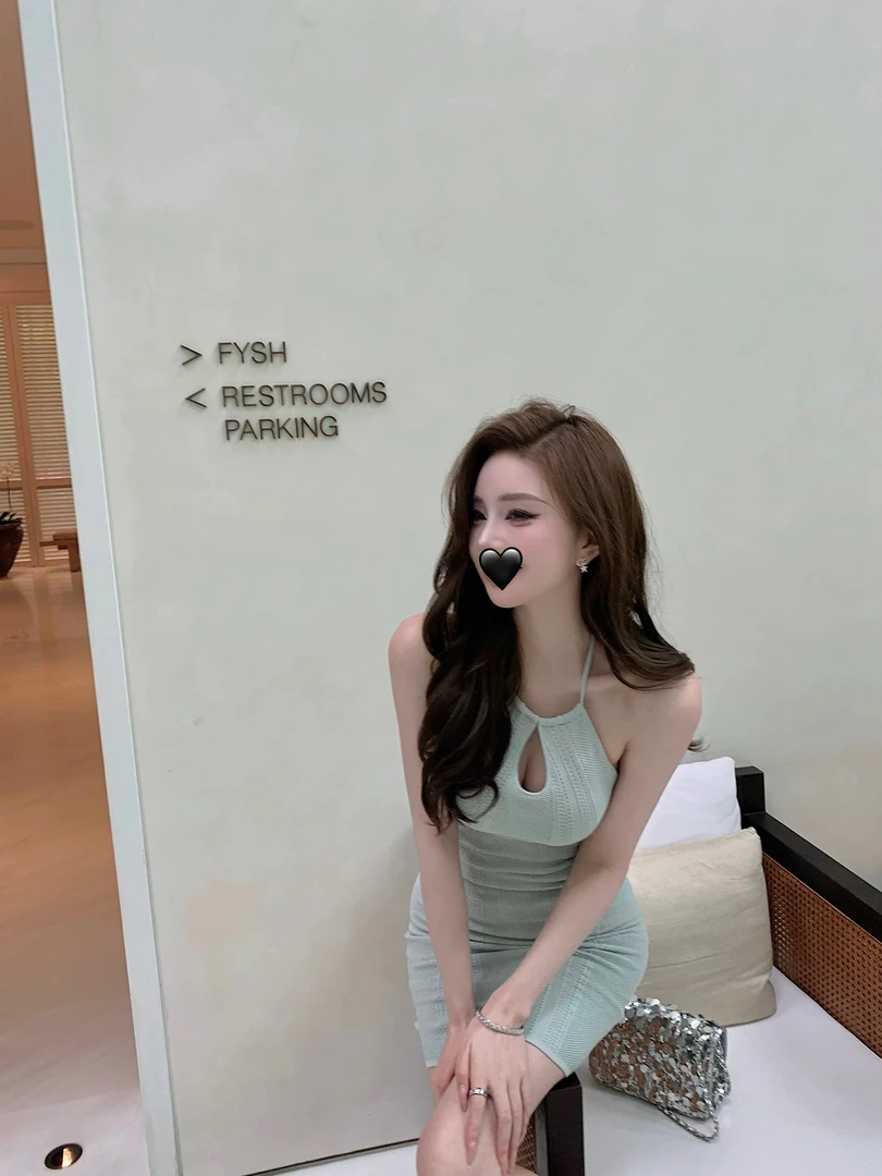 淡颜系美人 水滴设计挂脖连衣裙女夏季纯欲性感收腰显瘦包臀短裙