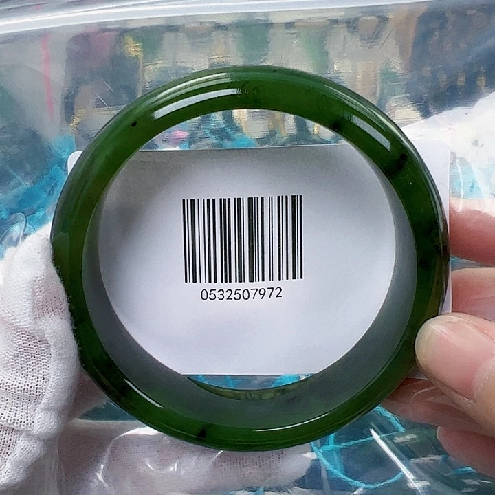 和田玉手镯未镶嵌微瑕62